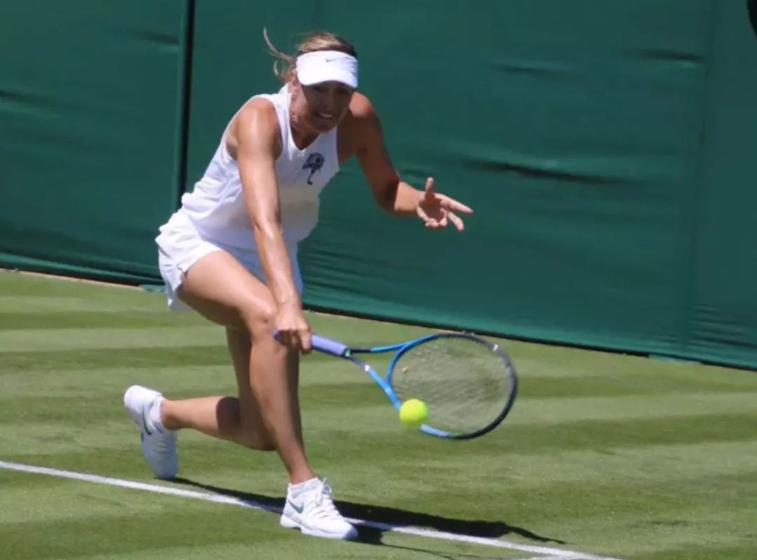 KAIYUN- 李娜与莎拉波娃正在进行第一局对决