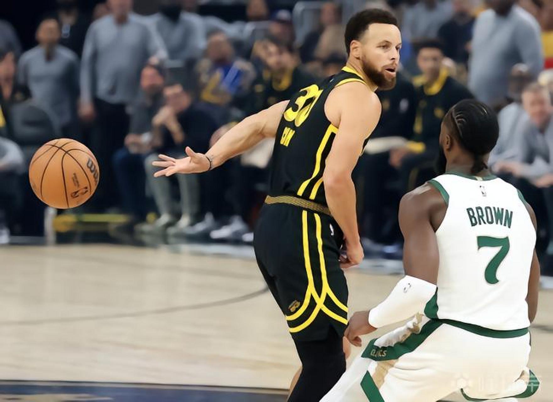 开云-关于塔图姆在勇士比赛中关键助攻,关键助攻引发热议!的信息